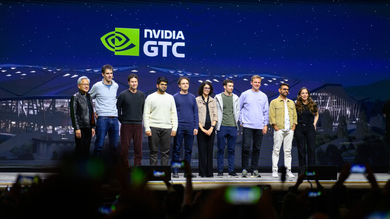 Đứng từ trái sang phải: Jensen Huang, Arthur Mensch, Daniel Nadler, Aravind Srinivas, Misha Laskin, Hanna Hajishirzi, Harrison Chase, Robin Rombach, Anjney Midha, Mira Murati